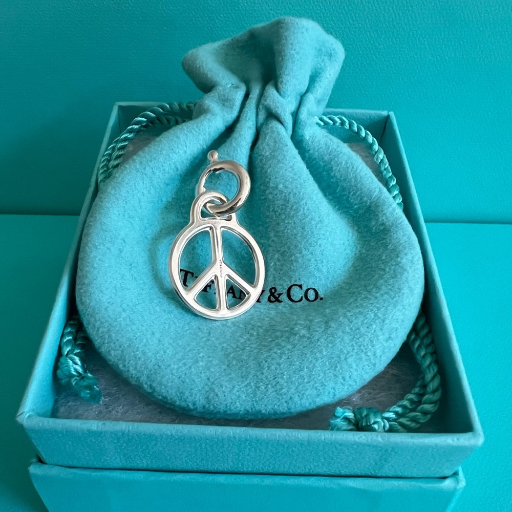 🌸🌸 Authentic Tiffany & Co. Peace Sign Charm